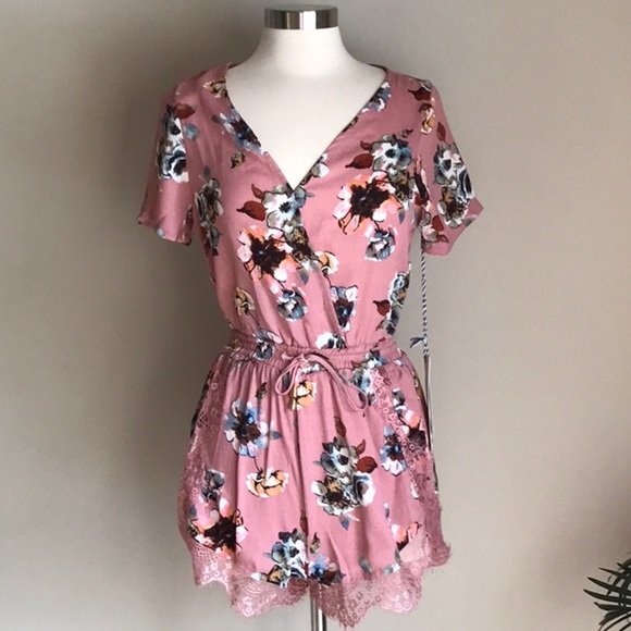 NEW Floral Lace Romper - Picture 5 of 8